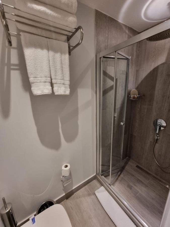 10M2 Hotel อิสตันบูล ภายนอก รูปภาพ